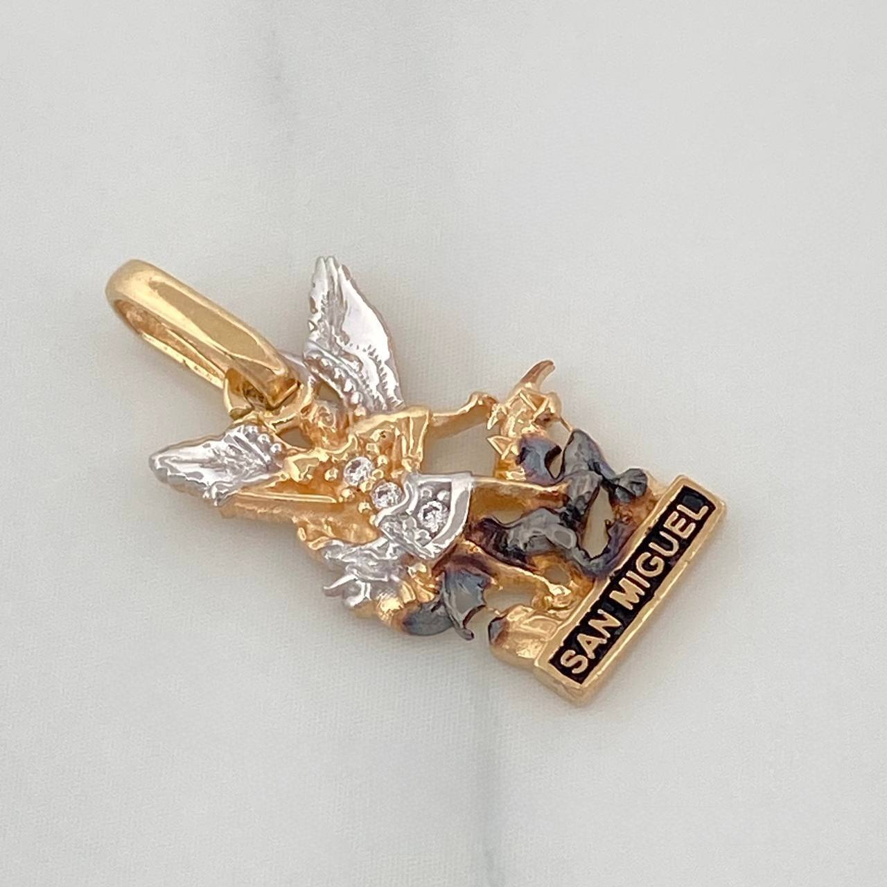 Dije San Miguel Arcangel 1.5 g / 2 cm Tres Oros 18K
