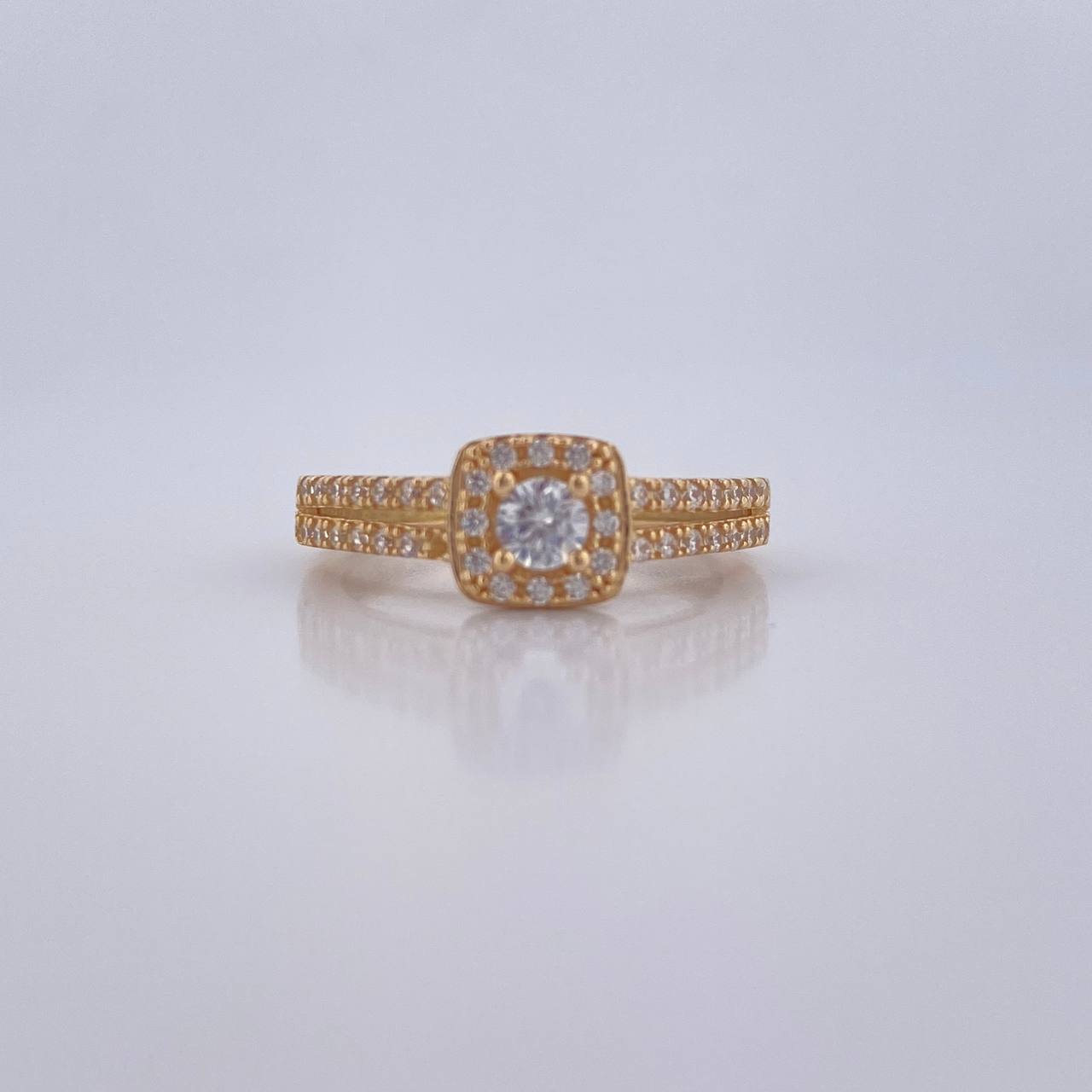 Anillo Halo Cuadrado 2.45gr / T4 3/4 / Oro 18K &