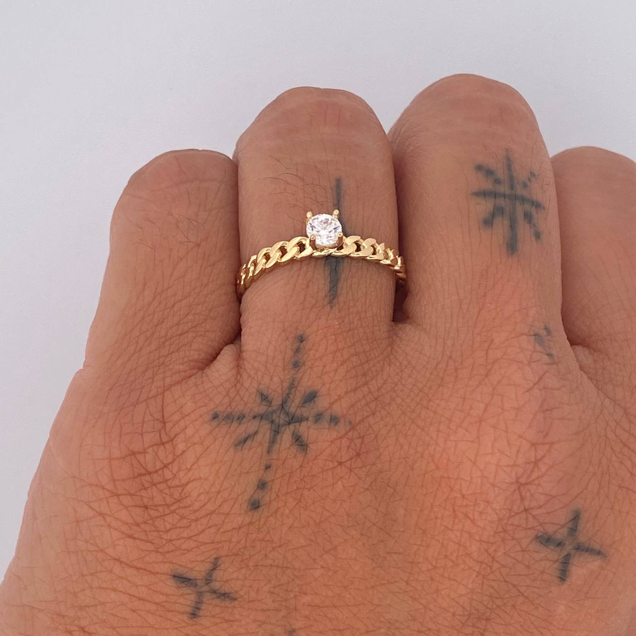 Anillo Solitario Cubano 2.05gr / T7 1/4 / Oro 18K &