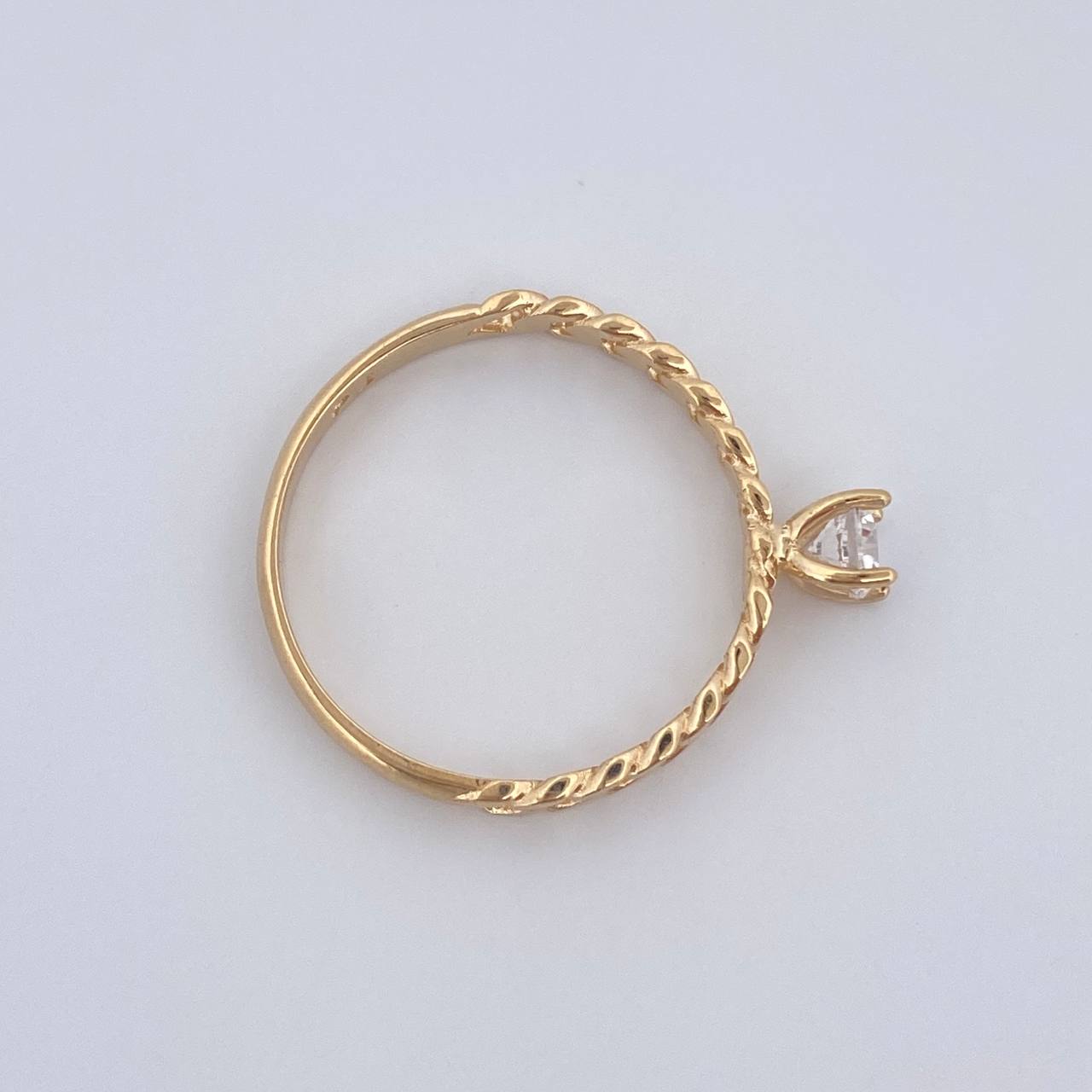 Anillo Solitario Cubano 2.05gr / T7 1/4 / Oro 18K &