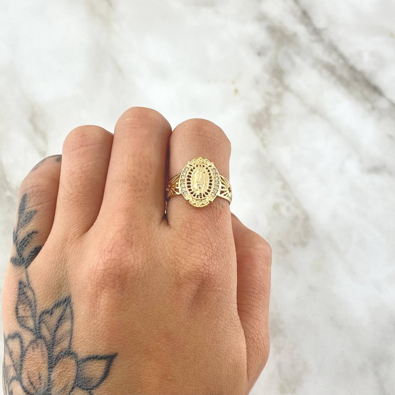 Anillo Virgen De Guadalupe Marco Filigrana 4gr / T6 3/4 / Circones Blancos Oro Amarillo 18K