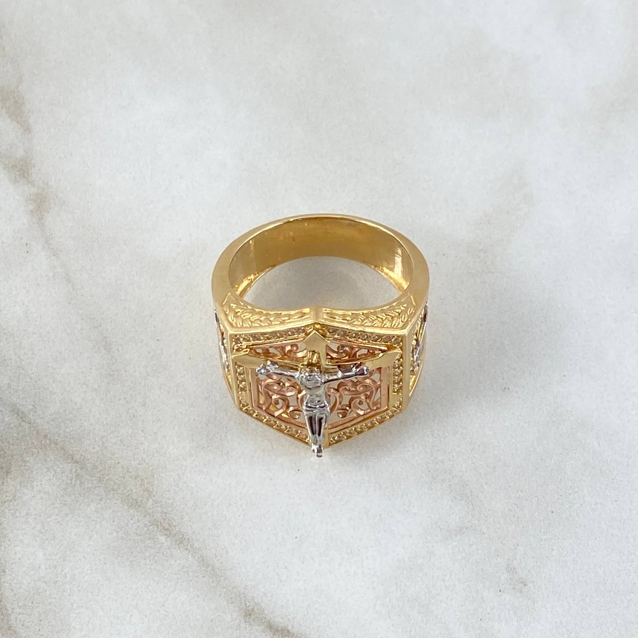 Anillo Cruz Cristo Puntas Triangulares 11.5gr / T9 3/4 / Circones Blancos Tres Oros 18K *