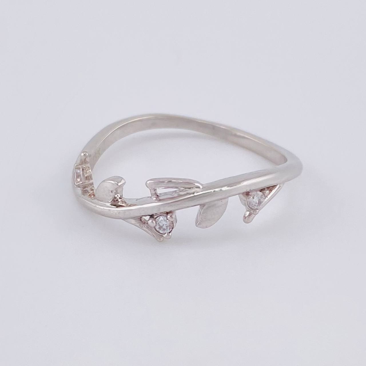 Anillo Ramillete Hojas 1.9 g / T6 Oro Blanco 18K
