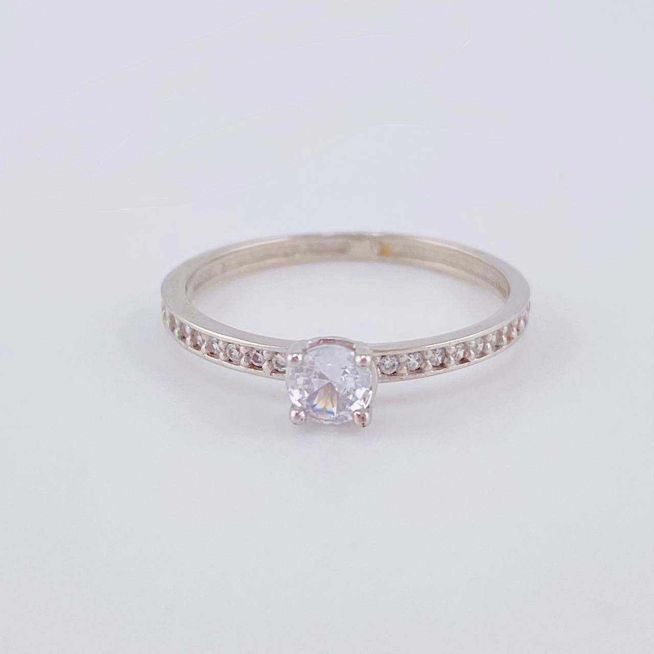 Anillo Solitario 1.55 g / T6 3/4 Oro Blanco 18K