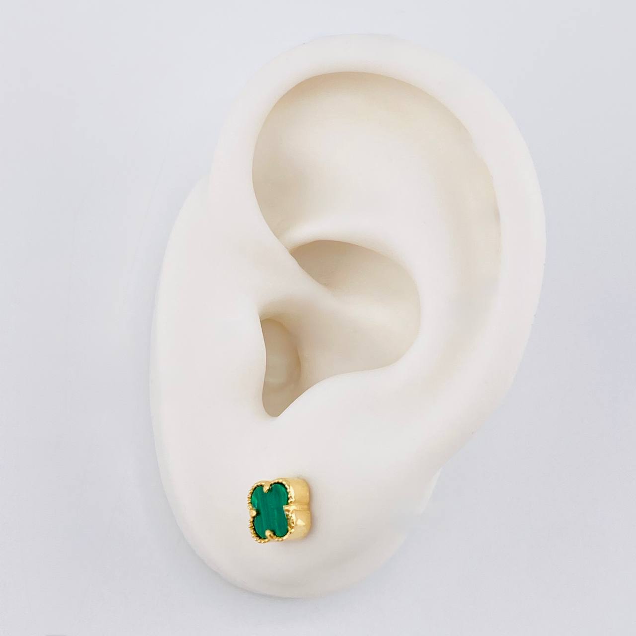 Topos Trebol Malaquita Verde 1.75 g / 6.35 mm Oro Amarillo 18K