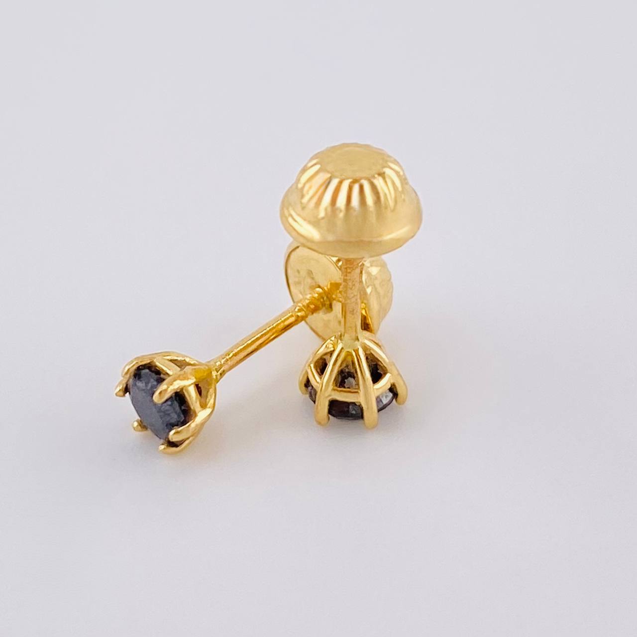Topos Seis Garras Diamantes 25Pts 0.65 g / 3.6 mm Oro Amarillo 18K