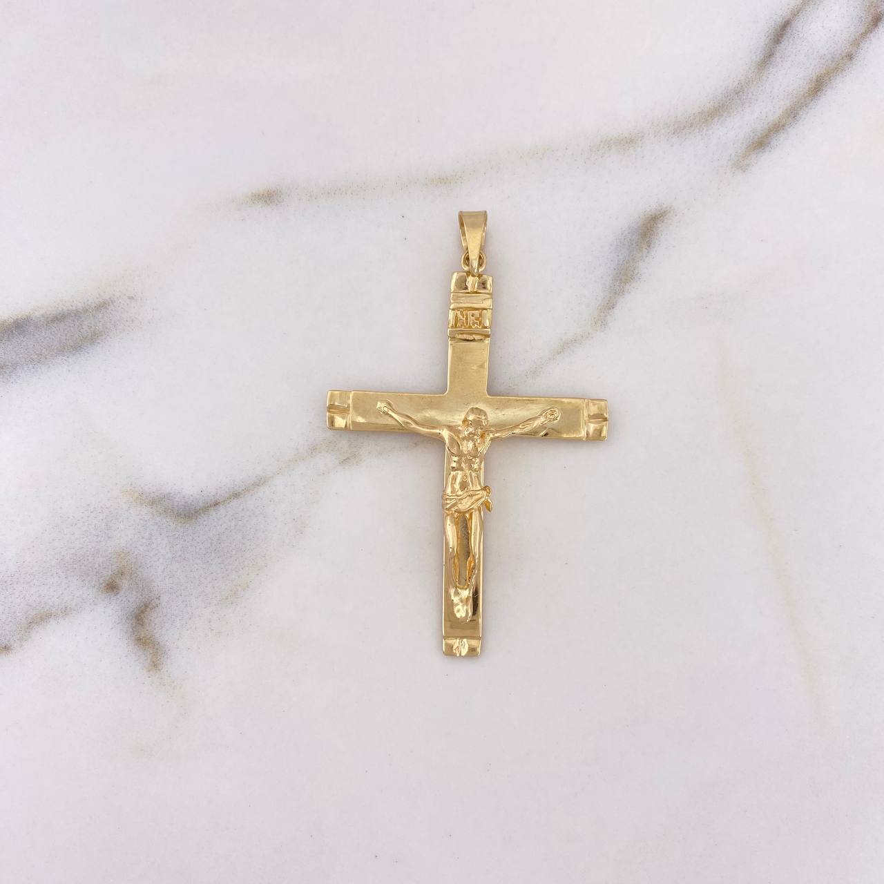 Dije Cruz Cristo 7.7gr / 5.4cm / Oro Amarillo 18K $