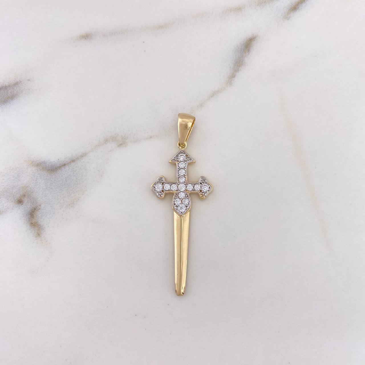 Dije Cruz Daga 3.8gr / 4.6cm / Circones Blancos Dos Oros Amarillo Blanco 18K $