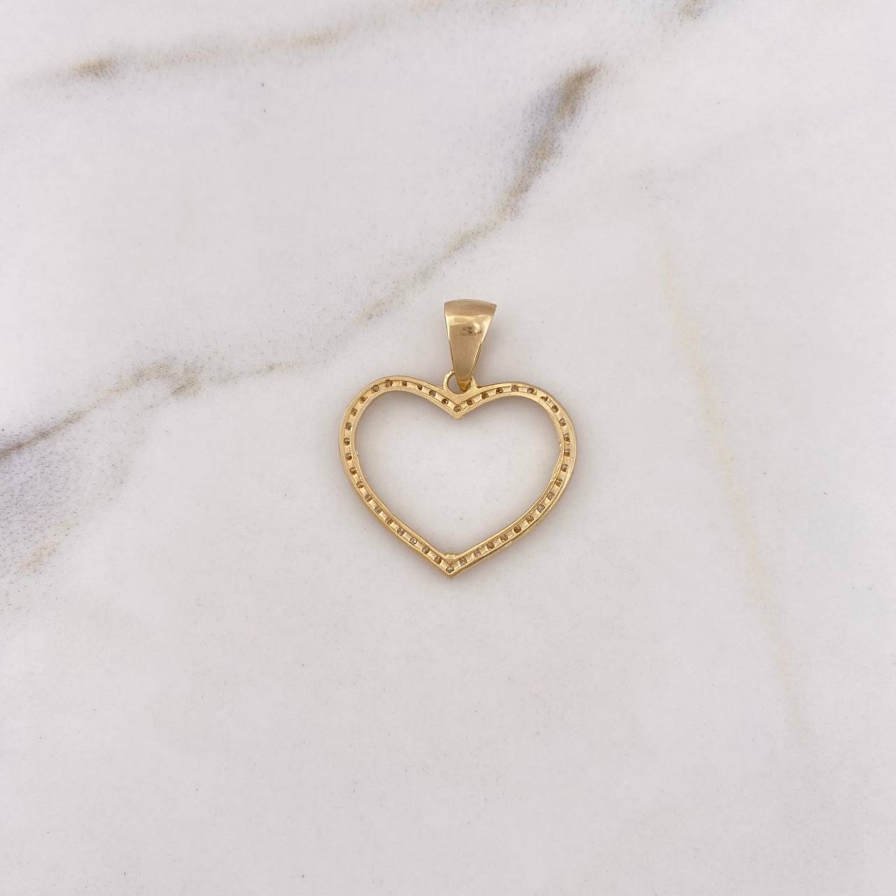 Dije Silueta Corazon 1.5gr / 2.4cm / Circones Blancos Oro Amarillo 18K &