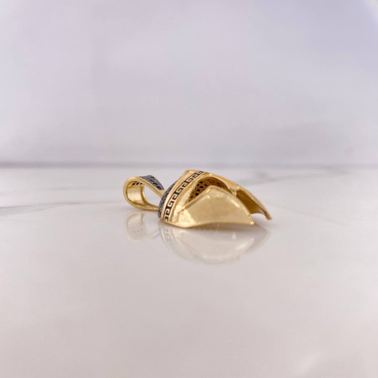 Dije Casco Espartano 5.2gr / 3.4cm / Circones Negros Oro Amarillo 18K $
