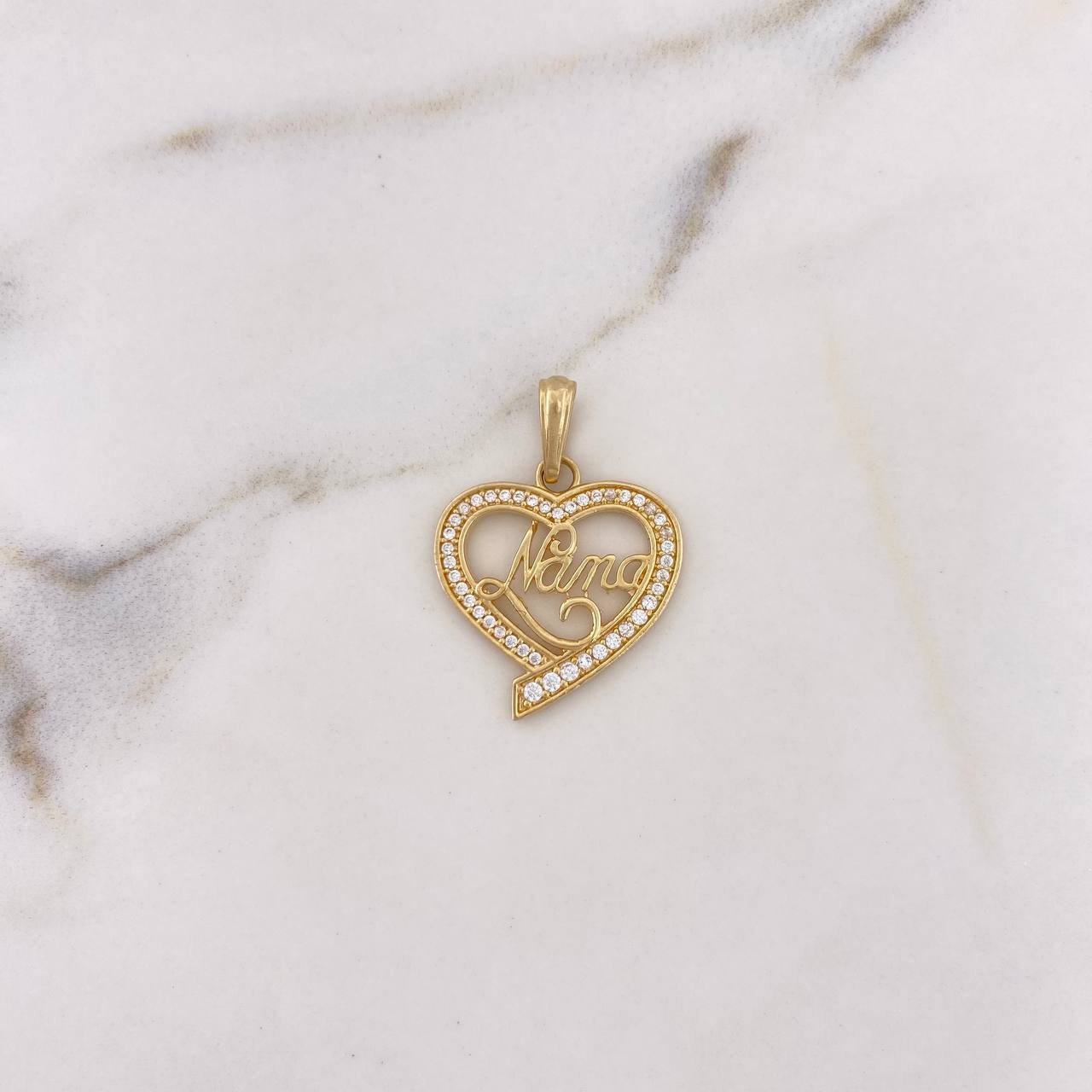 Dije Silueta Corazon 3gr / 2.7cm / Circones Blancos Oro Amarillo 18K $