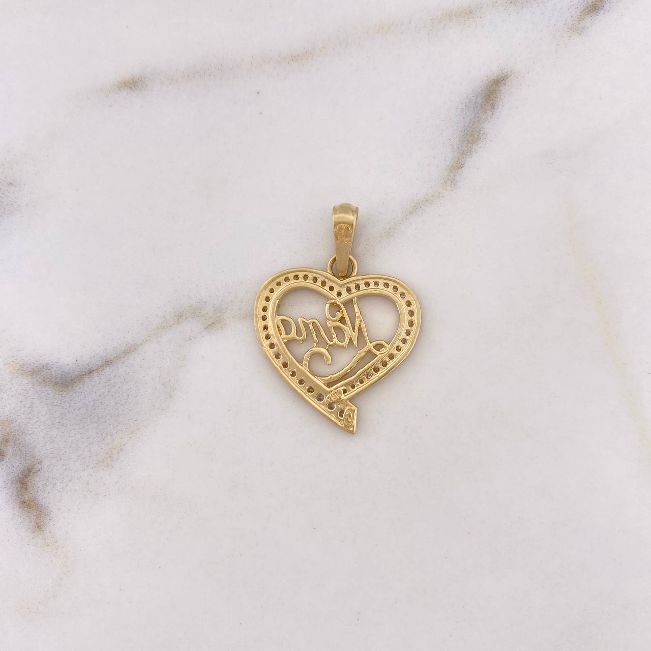 Dije Silueta Corazon 3gr / 2.7cm / Circones Blancos Oro Amarillo 18K $