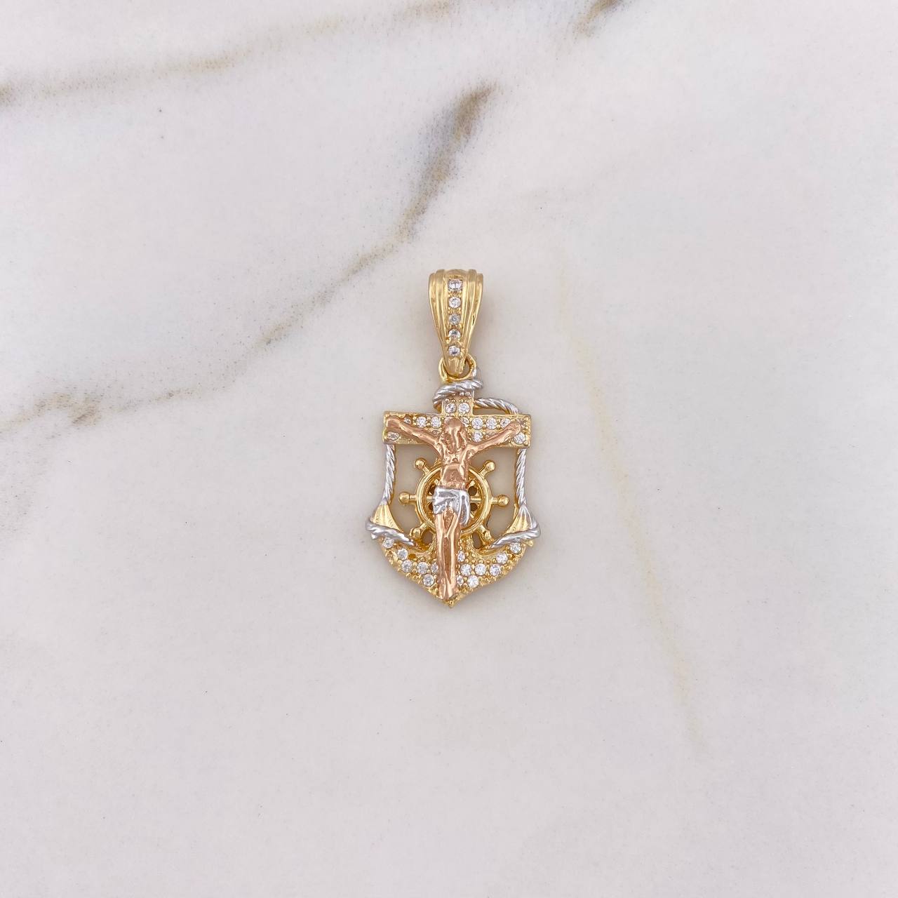 Dije Ancla Cristo Timon 3.5gr / 2.9cm / Circones Blancos Tres Oros 18K #