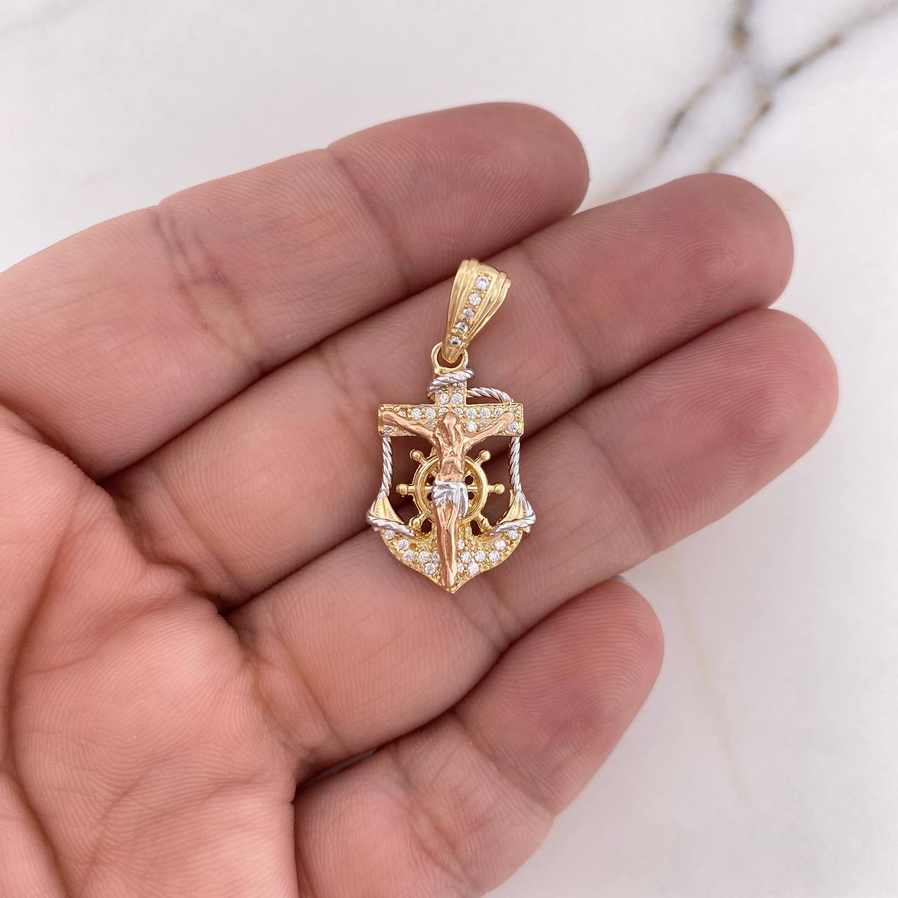 Dije Ancla Cristo Timon 3.5gr / 2.9cm / Circones Blancos Tres Oros 18K #