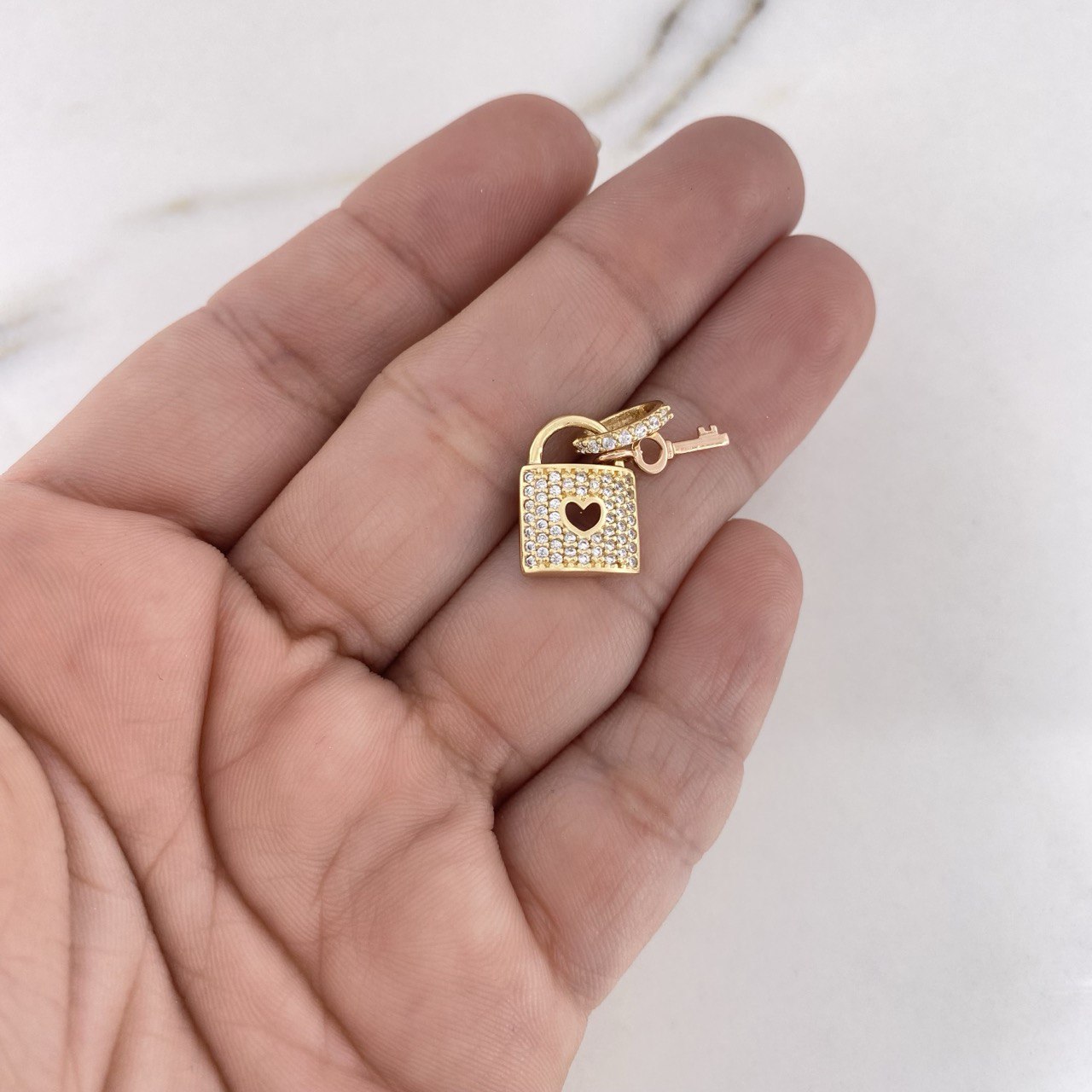 Dije Candado 2.25gr / 2cm / Circones Blancos Dos Oros Amarillo Rosa  18K $