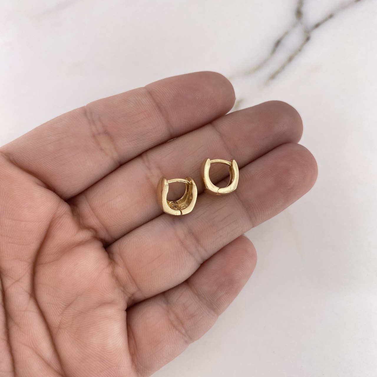 Candongas Lia 3gr / 0.9cm / Lisas Oro Amarillo 18K $