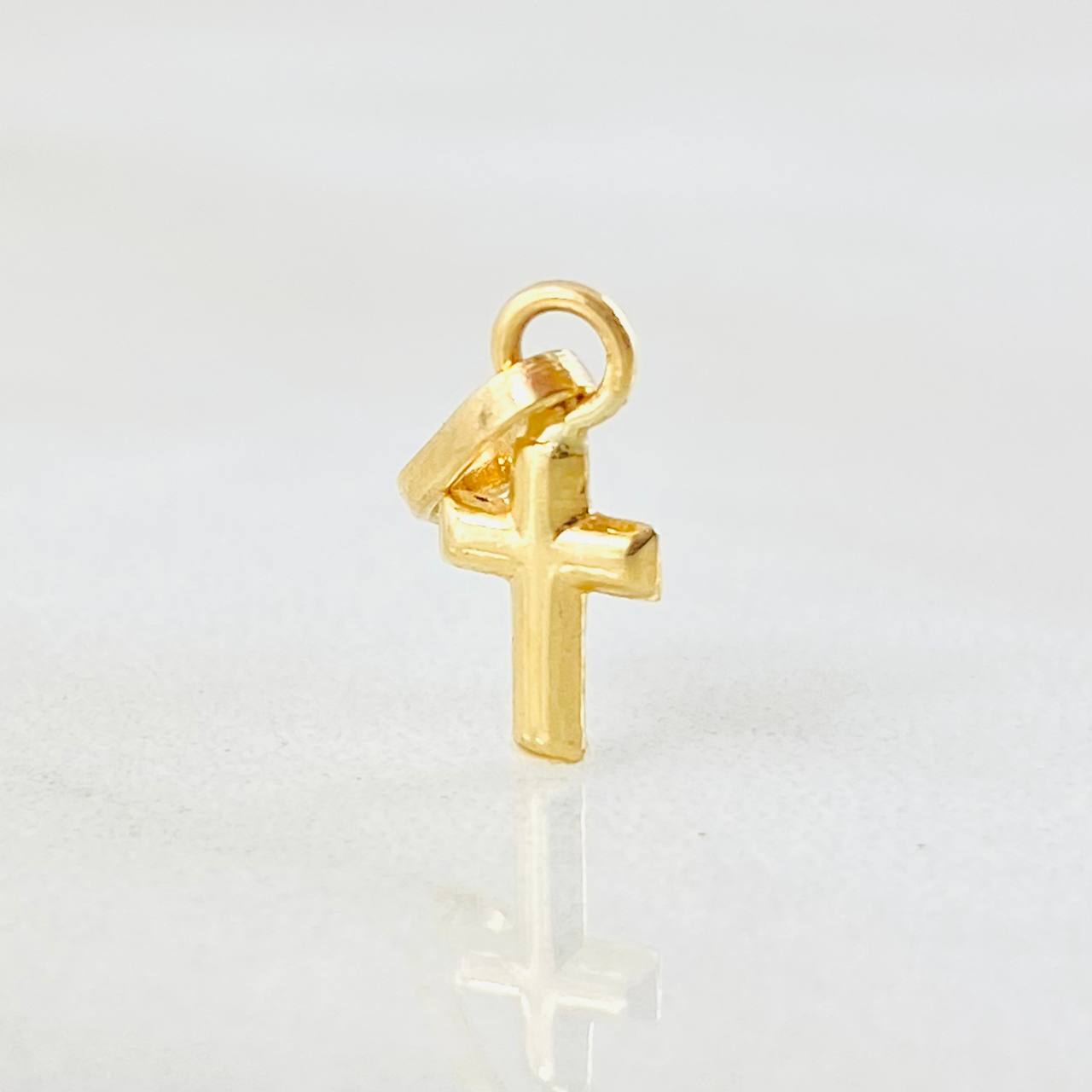 Dije Cruz Lisa 0.3gr / 1.5cm / Oro Amarillo 18K