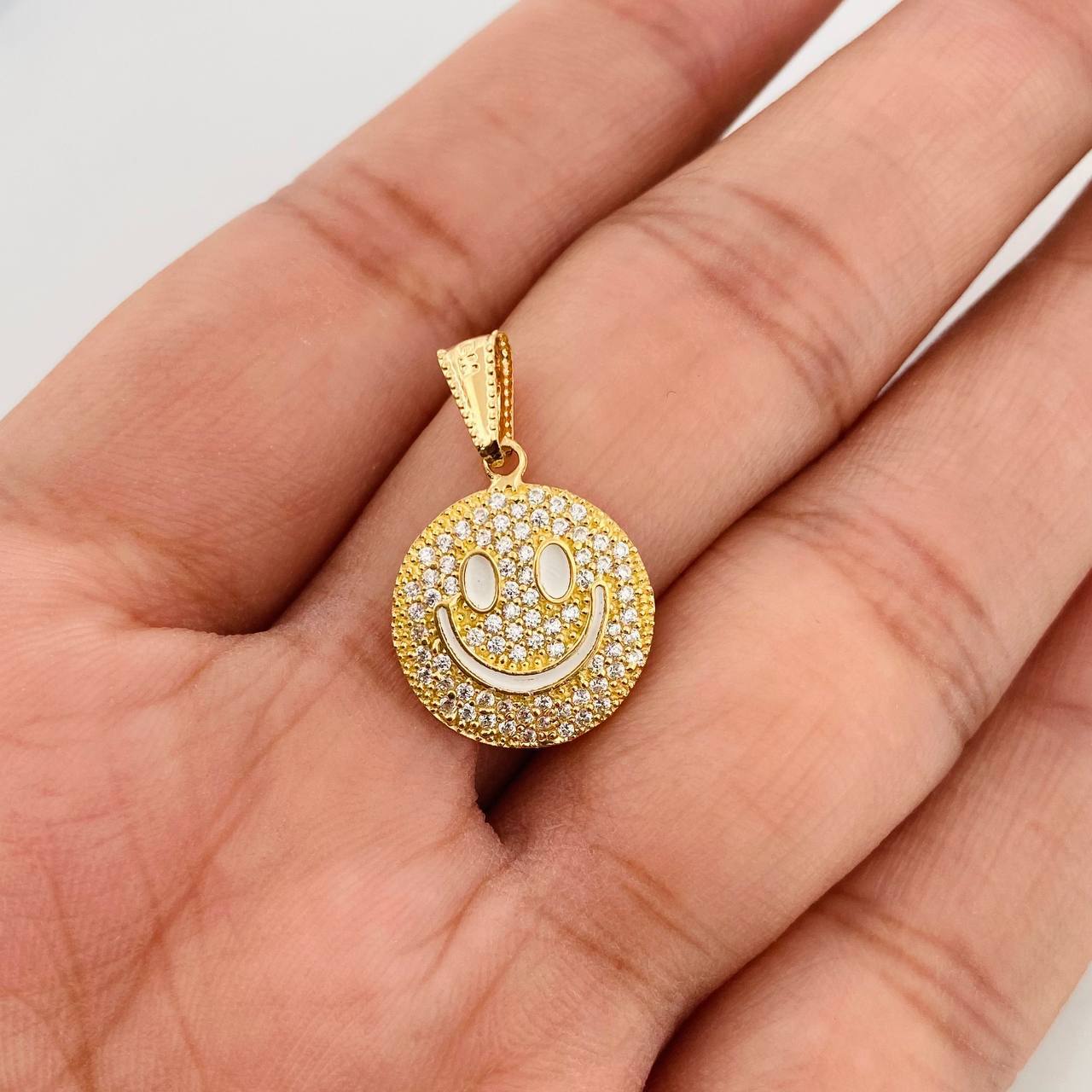 Dije Cara Feliz 1.9g / 2.2cm Oro Amarillo 18K