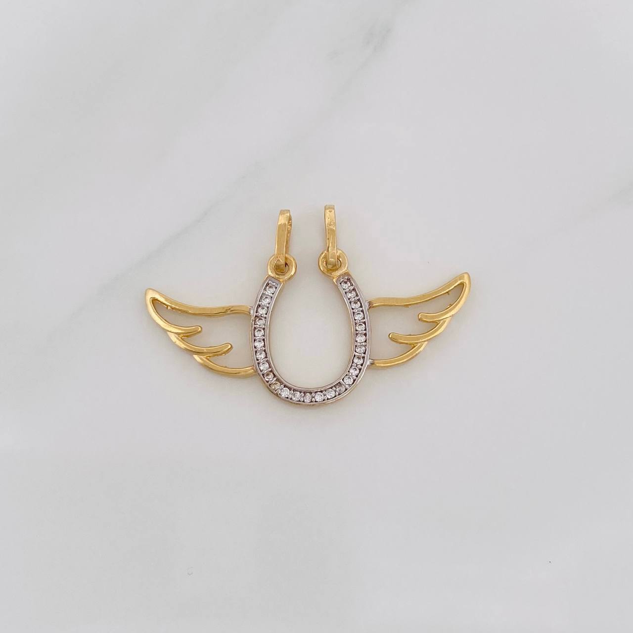 Dije Letra U Alas 2.6g / 2cm Dos Oros Amarillo Blanco 18K