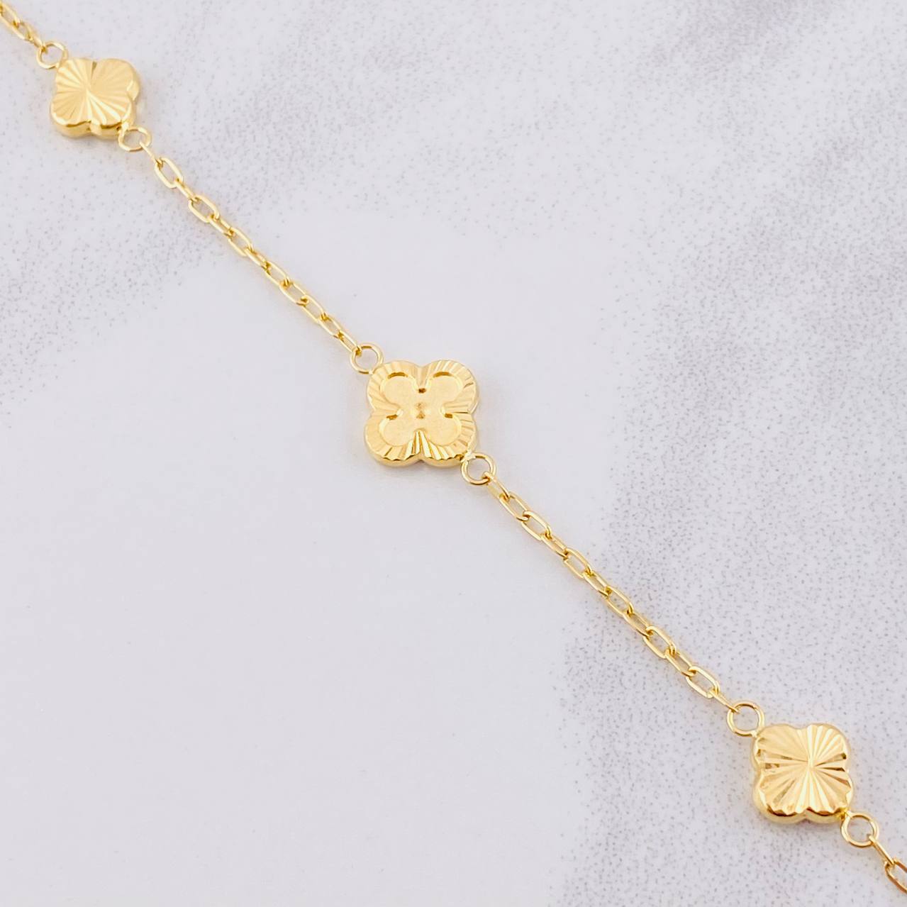 Pulso Aro Seguido Trébol Diamantado 2.7g / 18.6cm / 1.65mm Oro Amarillo 18K