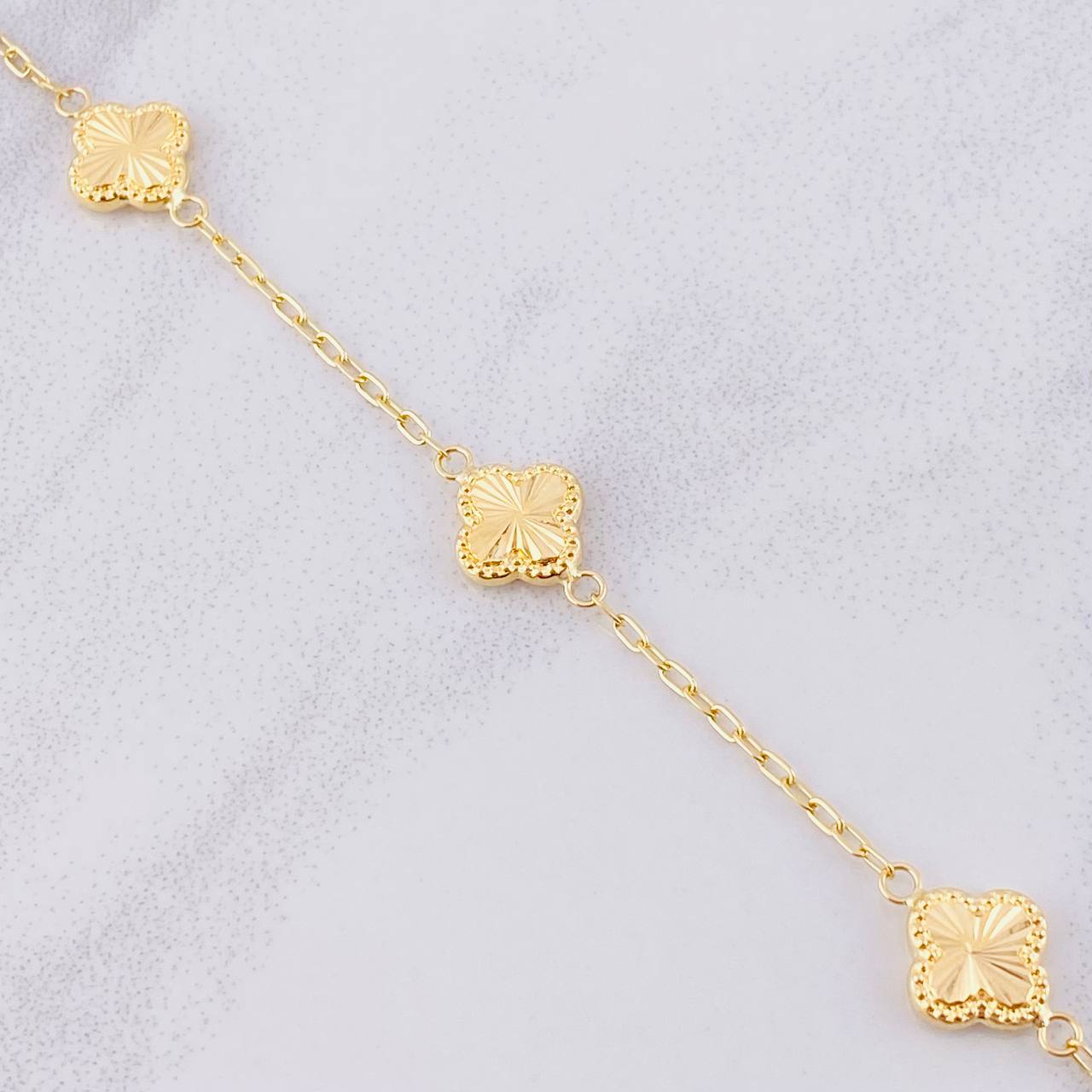 Pulso Aro Seguido Trébol Diamantado 2.9g / 18.5cm / 1.65mm Oro Amarillo 18K