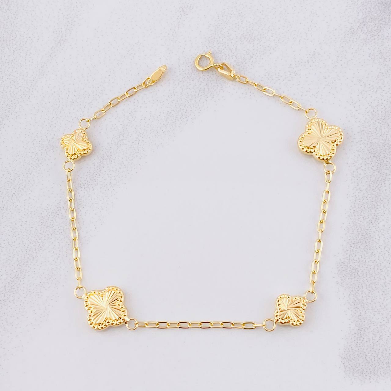 Pulso Aro Seguido Trébol Diamantado 2.4g / 18.3cm / 1.65mm Oro Amarillo 18K