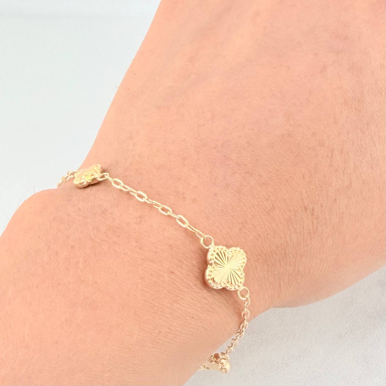 Pulso Aro Seguido Trébol Diamantado 2.4g / 18.3cm / 1.65mm Oro Amarillo 18K