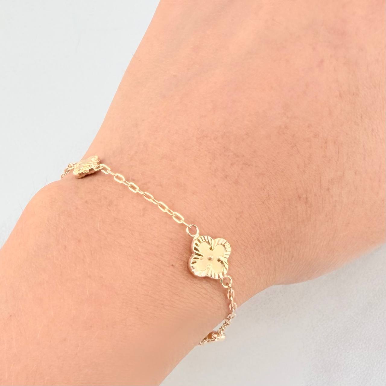 Pulso Aro Seguido Trébol Diamantado 2.7g / 18.6cm / 1.65mm Oro Amarillo 18K