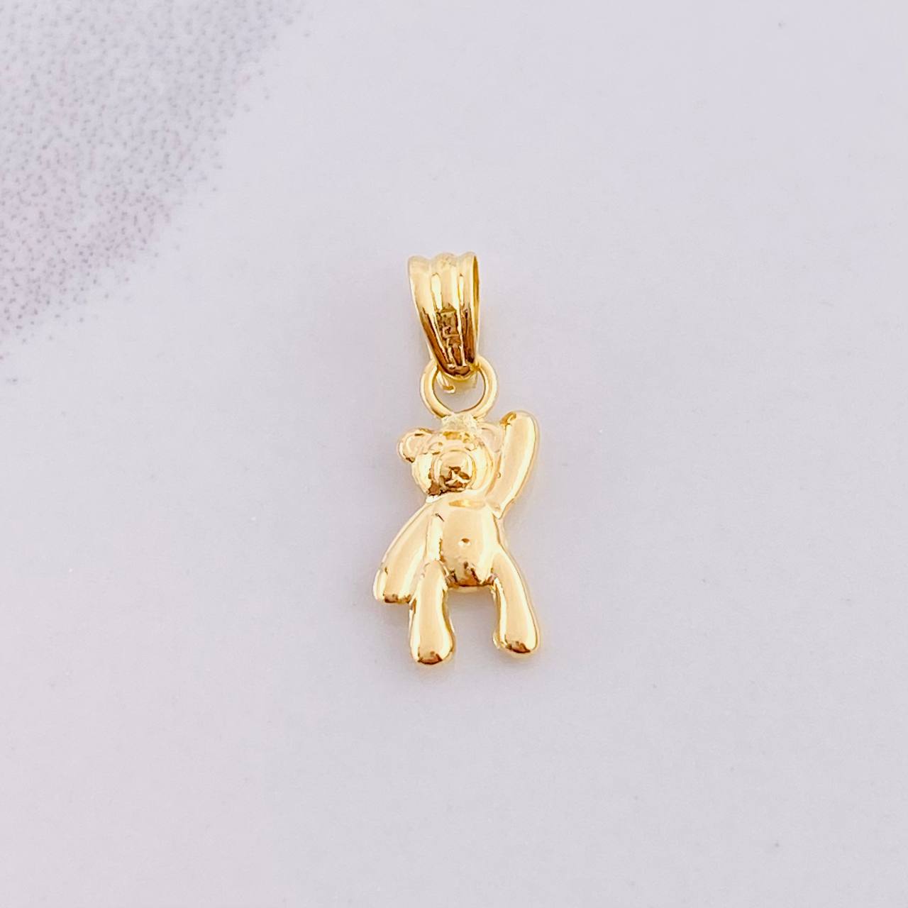 Dije Oso Mano Arriba 0.35g / 1.6cm Oro Amarillo 18K