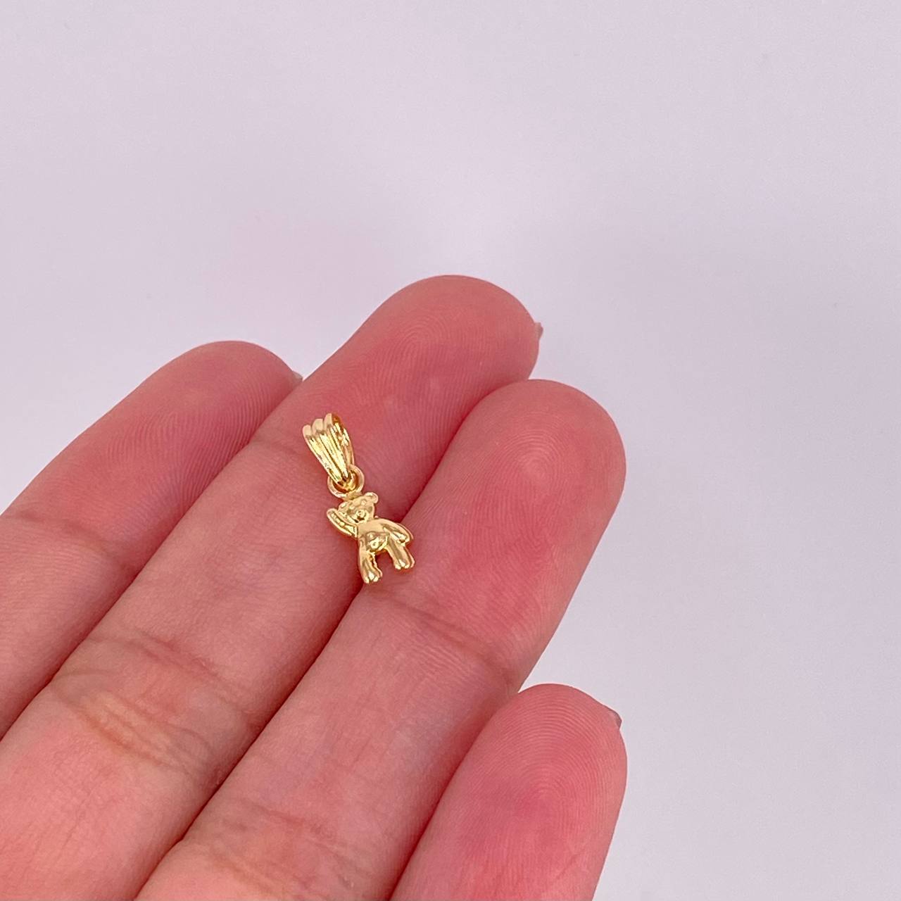 Dije Oso Mano Arriba 0.3g / 1.6cm Oro Amarillo 18K