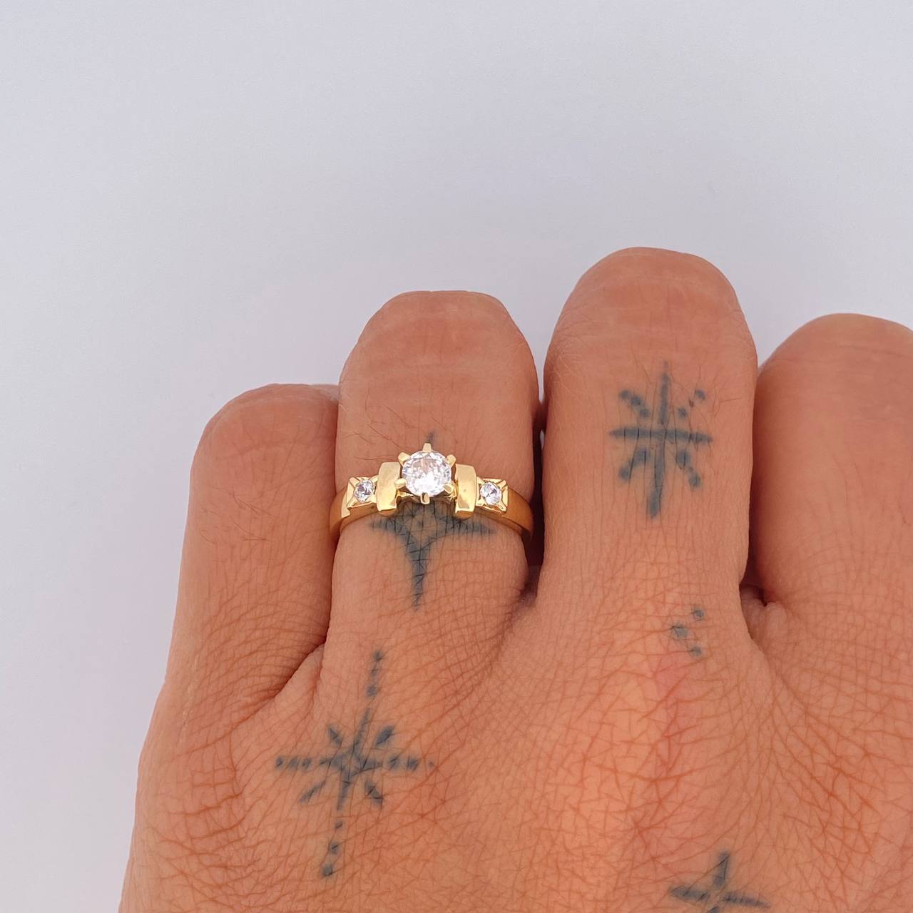Anillo Solitario 3.1gr / T7 1/4 / Oro 18K &