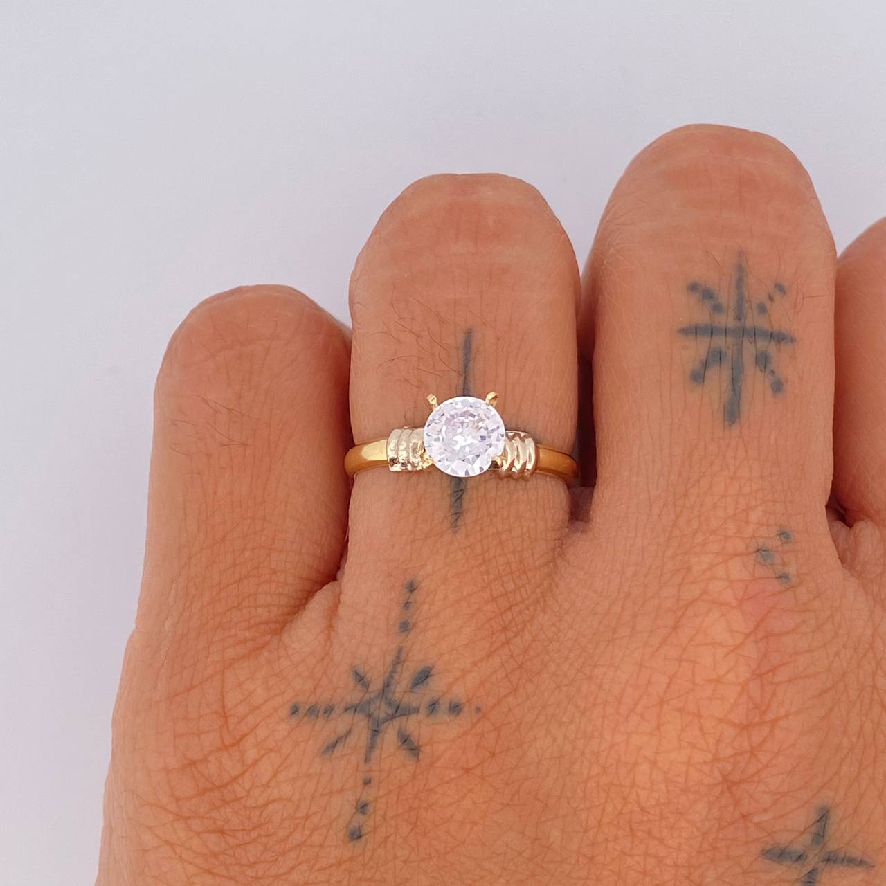Anillo Solitario 1.5gr / T7 1/4 / Oro 18K &