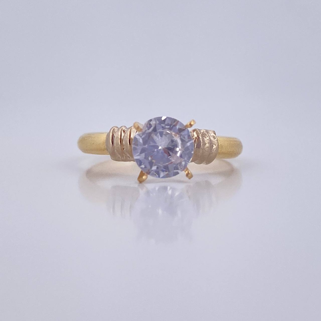 Anillo Solitario 1.5gr / T7 1/4 / Oro 18K &