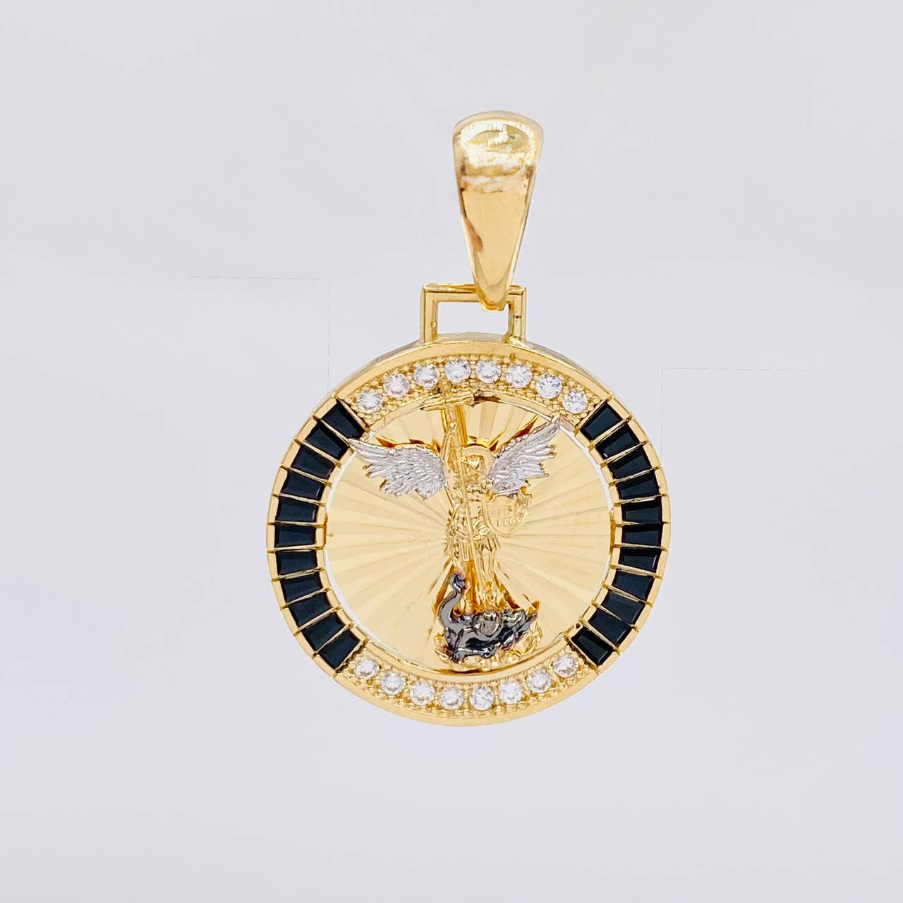 Dije San Miguel Arcangel 5.95 g / 3.4 cm Dos Oros Amarillo Blanco 18K