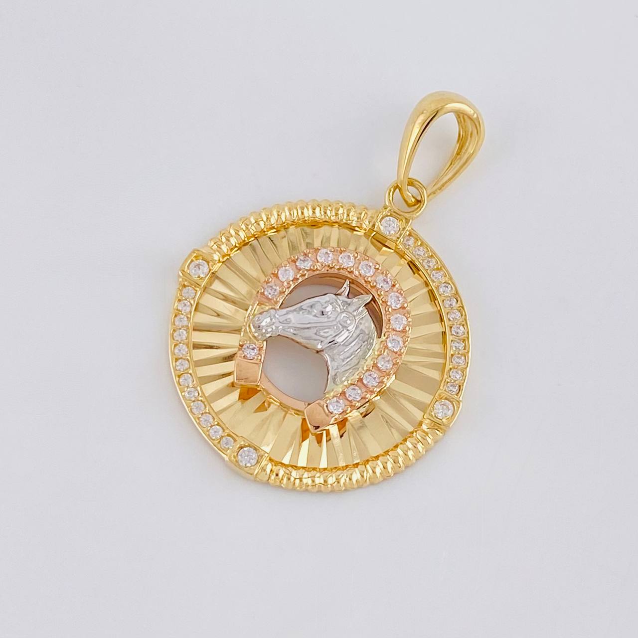 Dije Herradura Caballo 4.9 g / 4.3 cm Tres Oros 18K