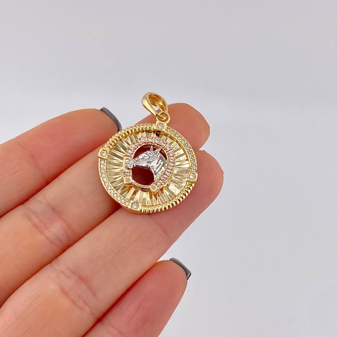Dije Herradura Caballo 4.9 g / 4.3 cm Tres Oros 18K