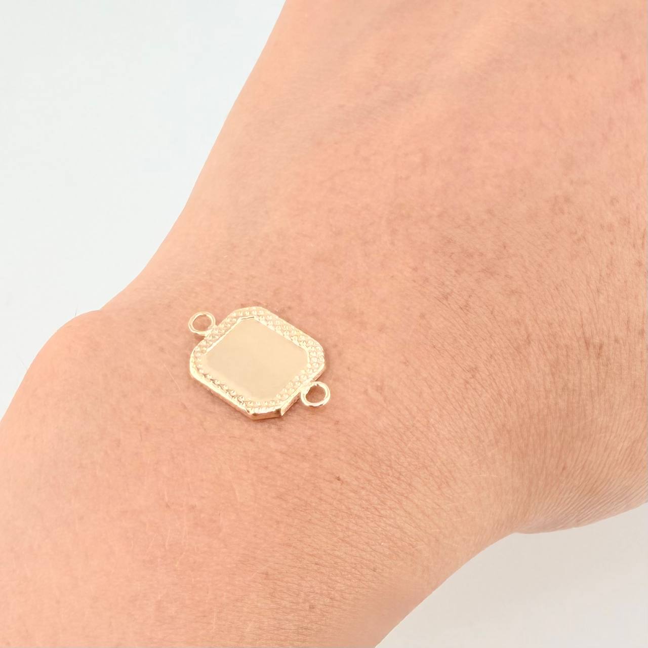 Herraje Placa Marco Bordeado 0.5 g / 2 cm Oro Amarillo 18K