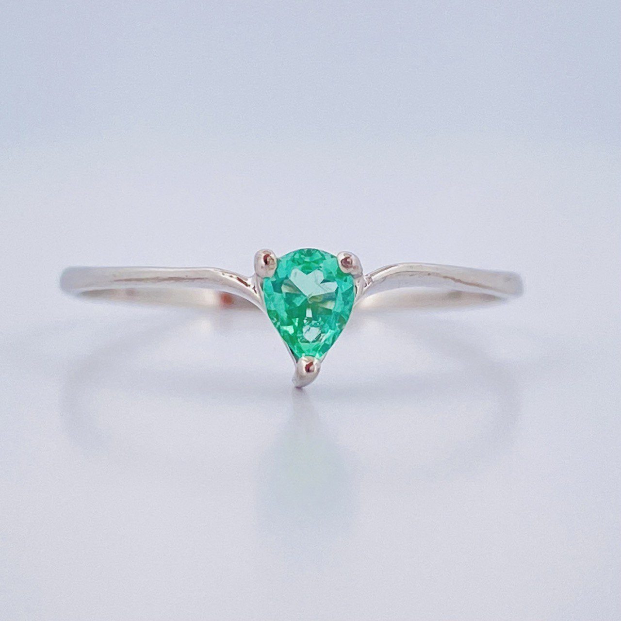 Anillo Gota  0.6gr / T7 1/2 / Plata Ley 950 %