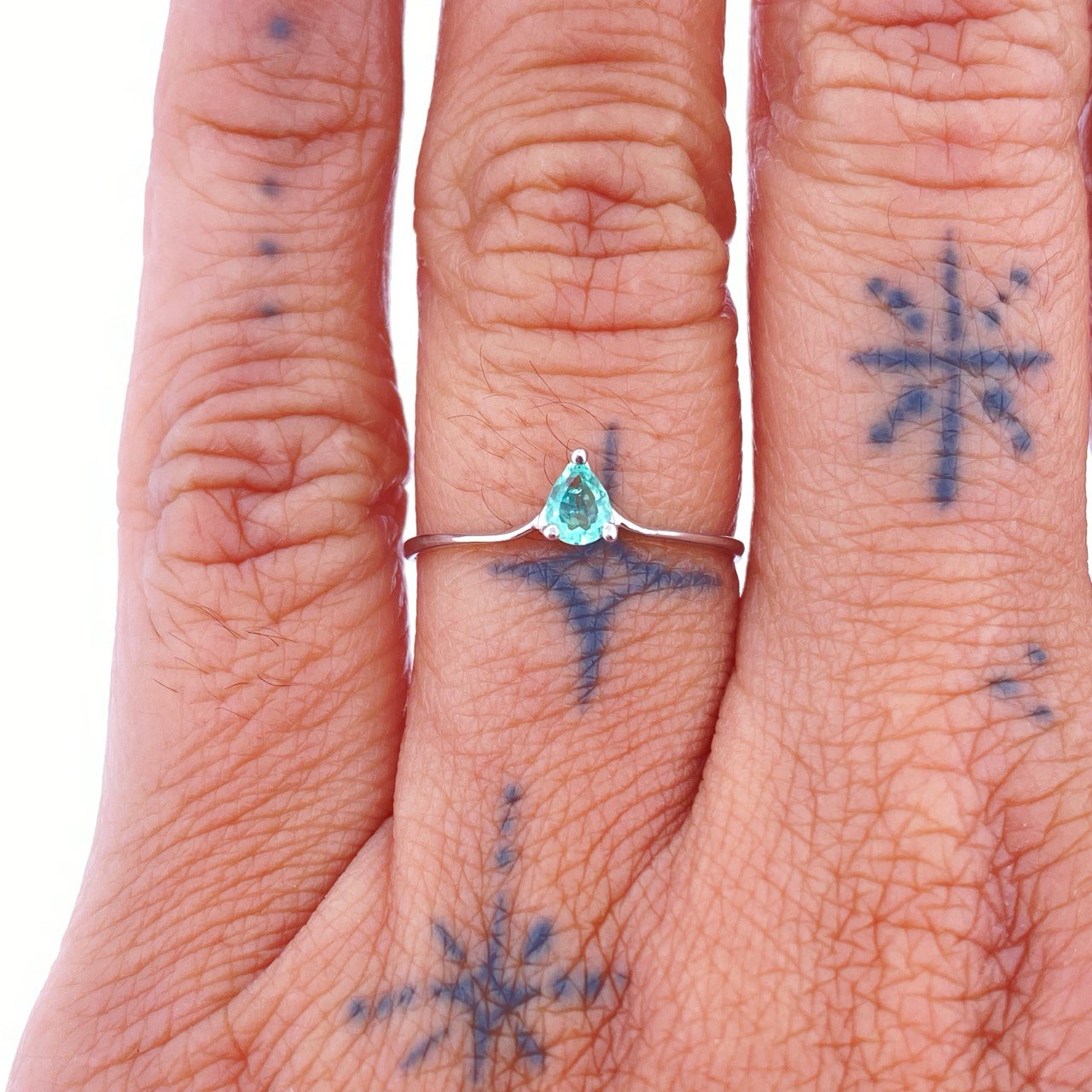 Anillo Gota  0.6gr / T7 1/2 / Plata Ley 950 %