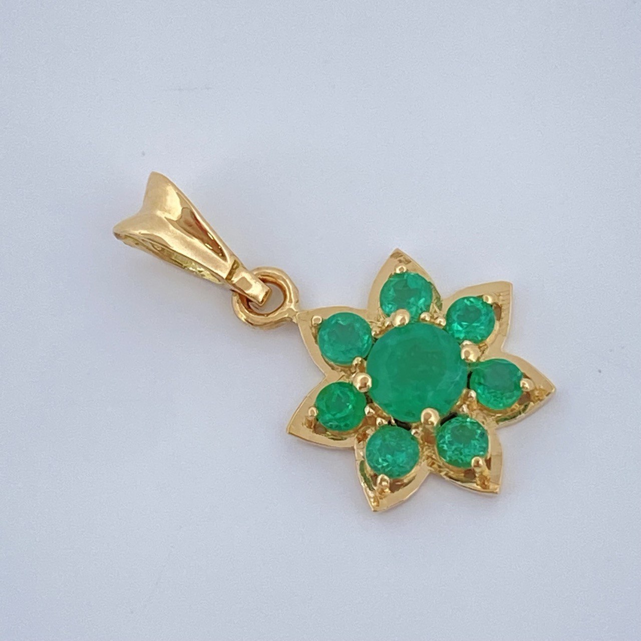 Dije Joya Flor 1.05gr / 1.9cm / Oro Amarillo 18K +