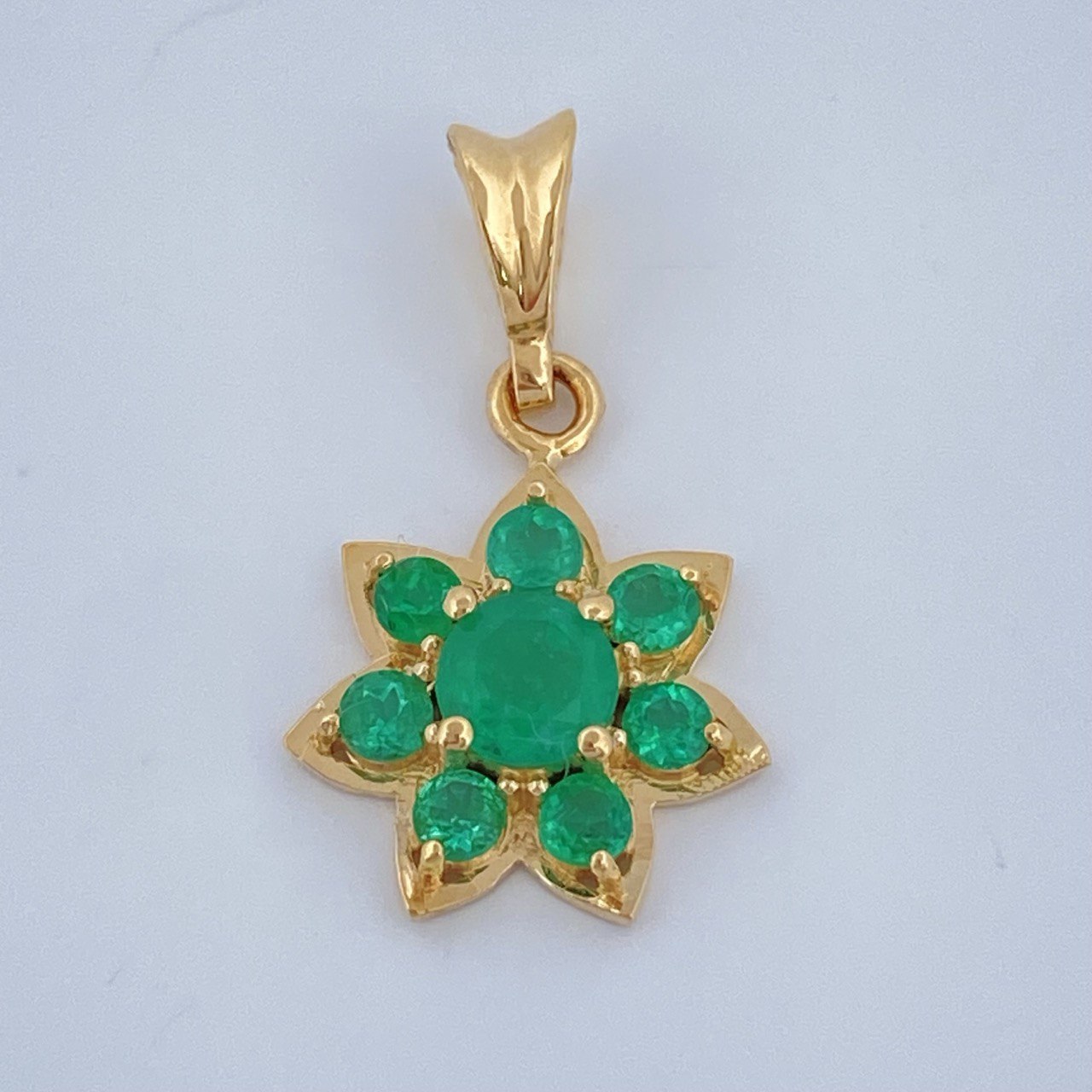 Dije Joya Flor 1.05gr / 1.9cm / Oro Amarillo 18K +