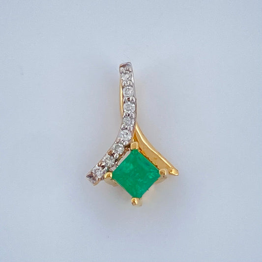 Dije Joya Rombo Lazo Cruzado 0.5gr / 1.2cm / Oro Amarillo 18K +