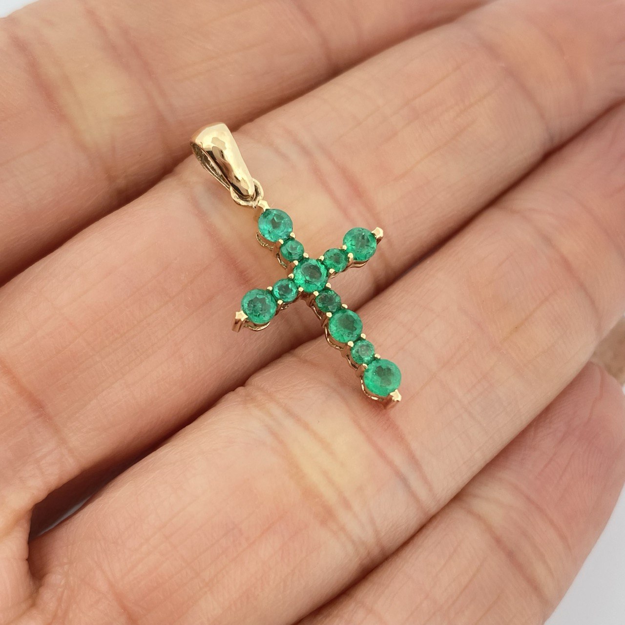 Dije Joya Cruz Luz Verde 1.25gr / 2.6cm / Oro Amarillo 18K +