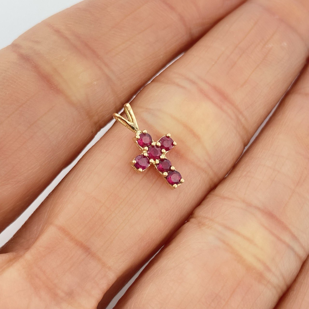 Dije Joya Cruz 0.5gr / 1.5cm / Oro Amarillo 18K +