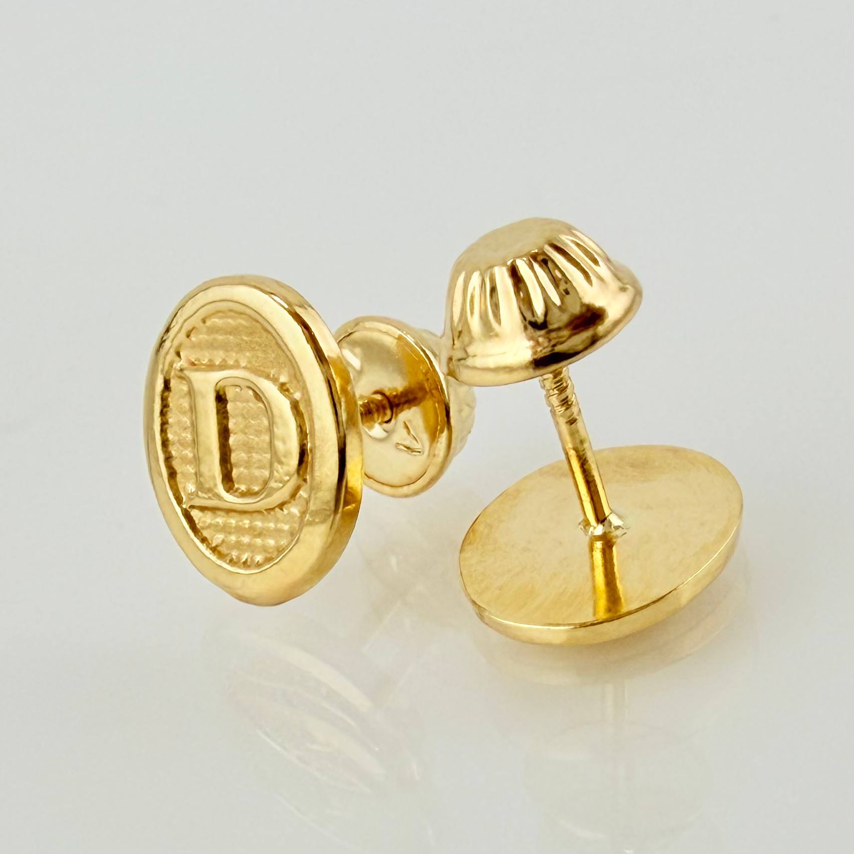 Topos Letra D 0.8gr / 9mm Oro Amarillo 18K