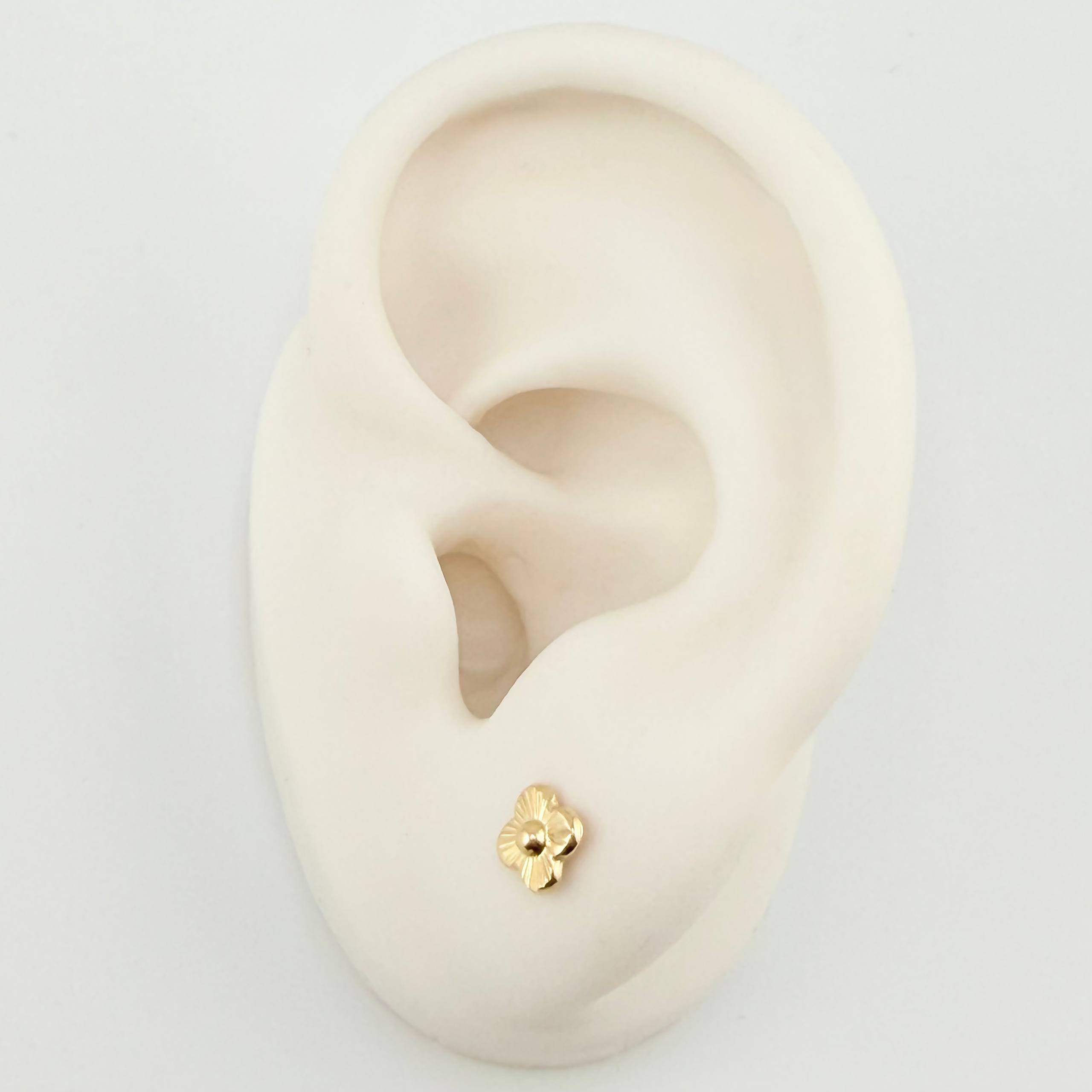 Topos Trebol Dorado 0.6gr / 5mm Oro Amarillo 18K ©