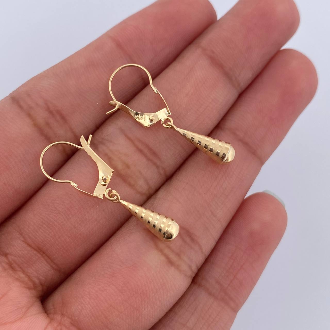 Candongas Lagrima 0.6gr / 2.7cm / Oro 18K &