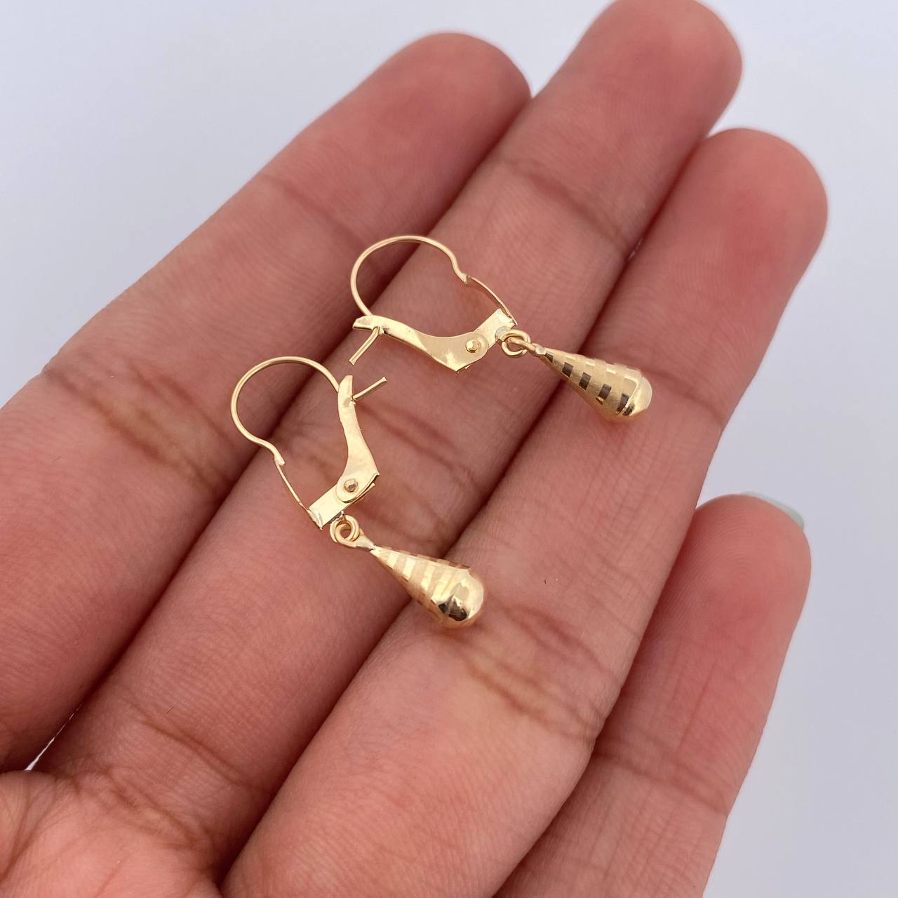 Candongas Lagrima 0.55gr / 2.3cm / Oro 18K &