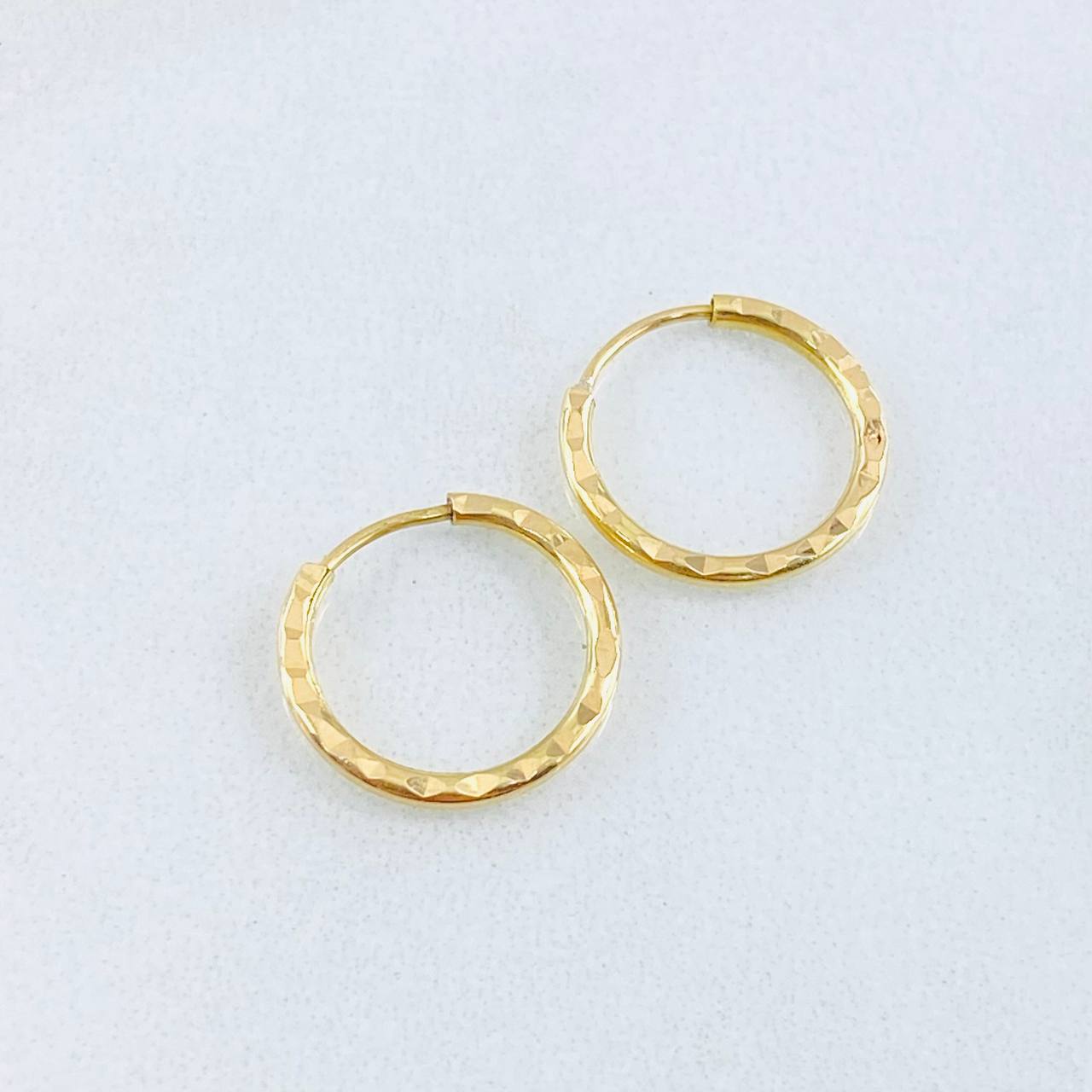 Candongas Aro Rayado 0.5gr / 1.2cm / Oro Amarillo 18K