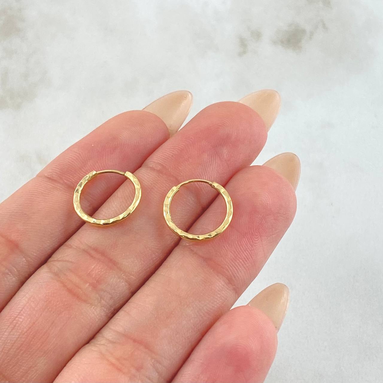 Candongas Aro Rayado 0.5gr / 1.2cm / Oro Amarillo 18K